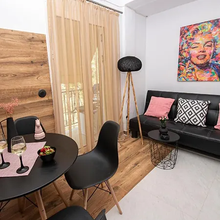 Theodosia Apartamento *