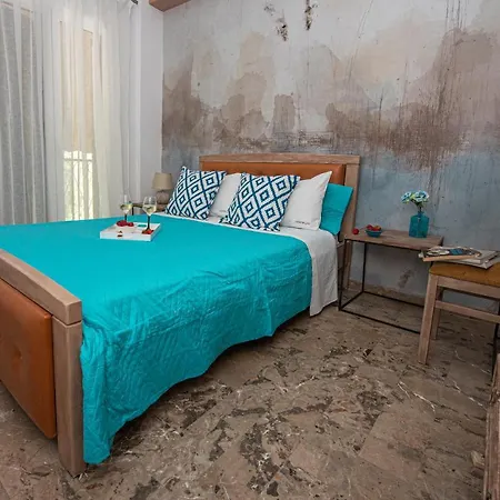 Apartment Theodosia *